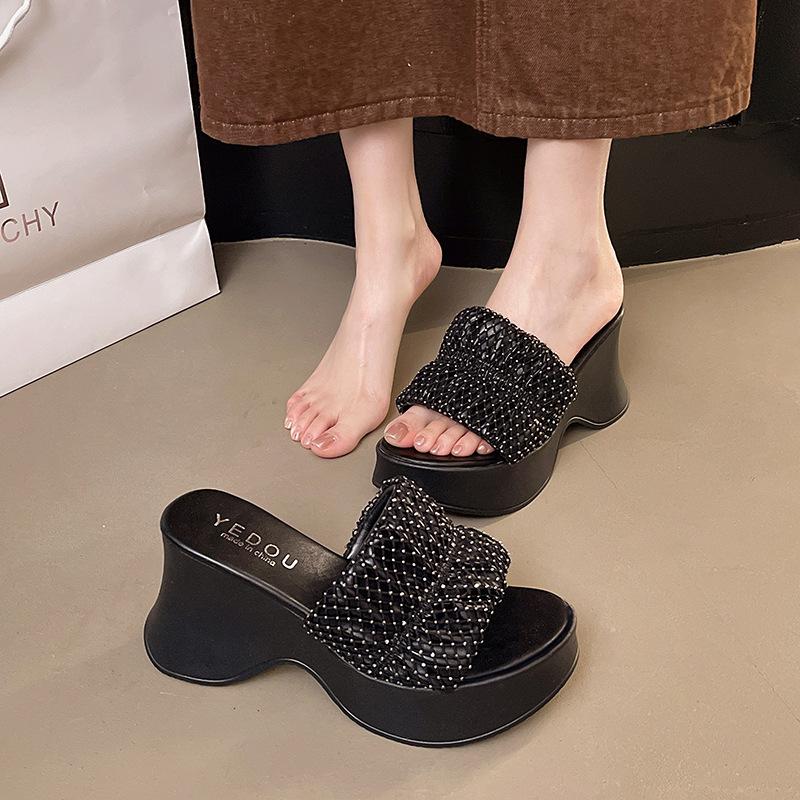 Rhinestone slippers women s outerwear 2025 summer new one-word drag thick-bottomed slope heel beach cool slippers 35 чёрный
Rhinestone slippers women s outerwear 2025 summer new one-word drag thick-bottomed slope heel beach cool slippers 35 чёрный