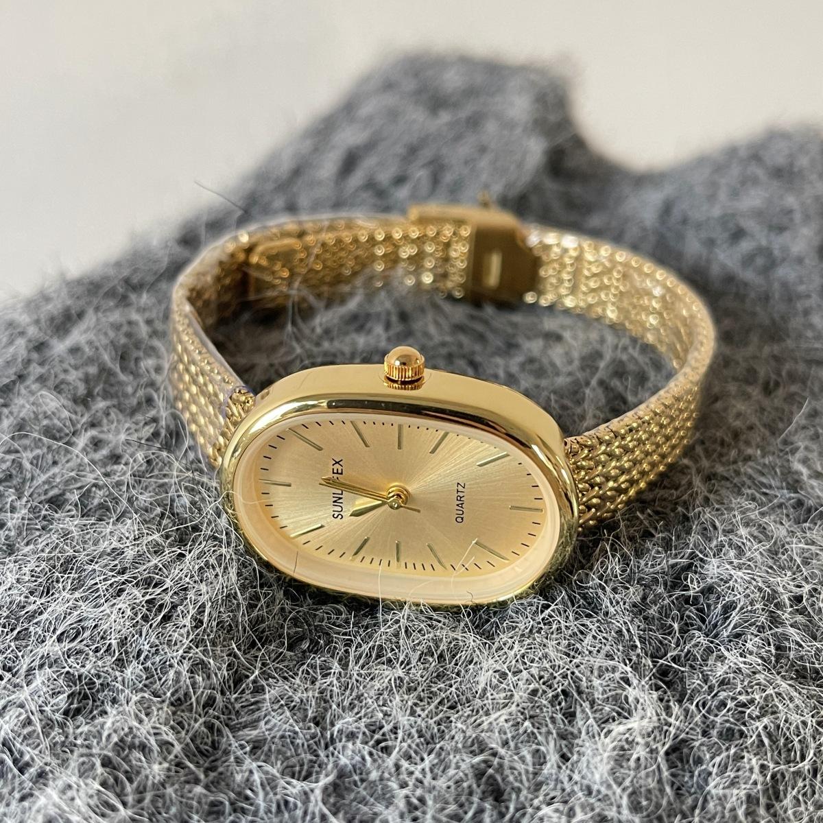 Niche Antique Vintage Watch Women S Niche Light Luxury Retro Exquisite High-End Gold Steel Belt Watch
Niche Antique Vintage Watch Women S Niche Light Luxury Retro Exquisite High-End Gold Steel Belt Watch