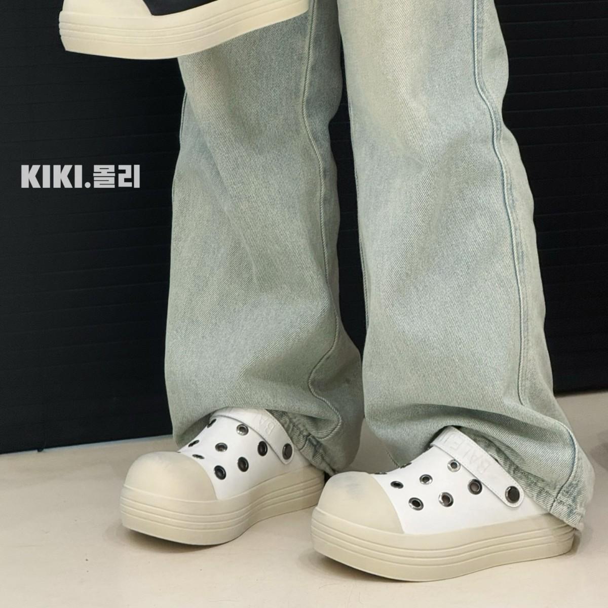 Mickey big head leather hole shoes men s and women s retro hollow breathable dirty shoes casual shoes platform bag head slippers 40
Mickey big head leather hole shoes men s and women s retro hollow breathable dirty shoes casual shoes platform bag head slippers 40