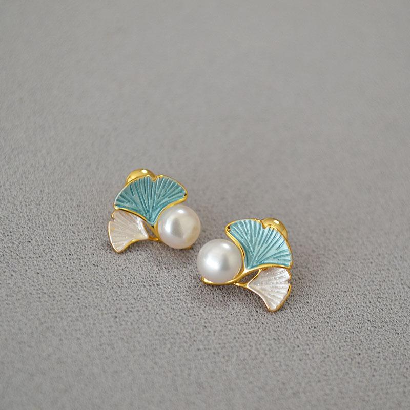 Retro Japanese-Korean Brass Ginkgo Leaf Pearl Stud Earrings for Women
Retro Japanese-Korean Brass Ginkgo Leaf Pearl Stud Earrings for Women