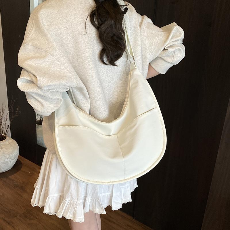 Niche simple casual lazy wind large capacity women s bag 2025 new fashion nylon cloth versatile single shoulder dumpling bag белый
Niche simple casual lazy wind large capacity women s bag 2025 new fashion nylon cloth versatile single shoulder dumpling bag белый