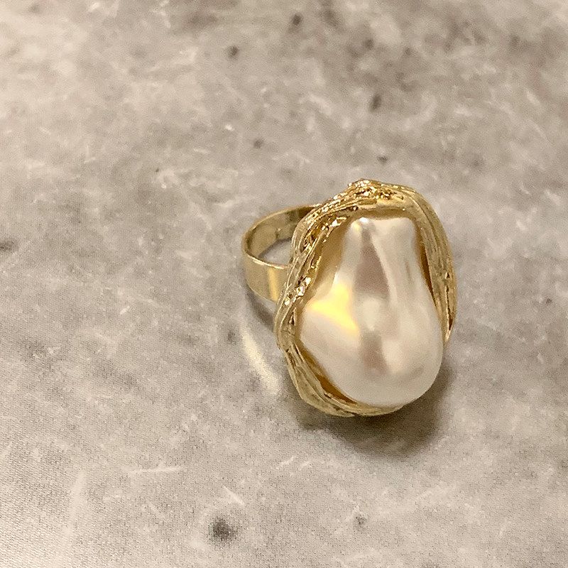 Dream Night ~ Fashion Palace Style Asymmetrical Pearl Ring Exaggerated Personalized Switchable Index Finger Ring Vintage Ring Gold
Dream Night ~ Fashion Palace Style Asymmetrical Pearl Ring Exaggerated Personalized Switchable Index Finger Ring Vintage Ring Gold