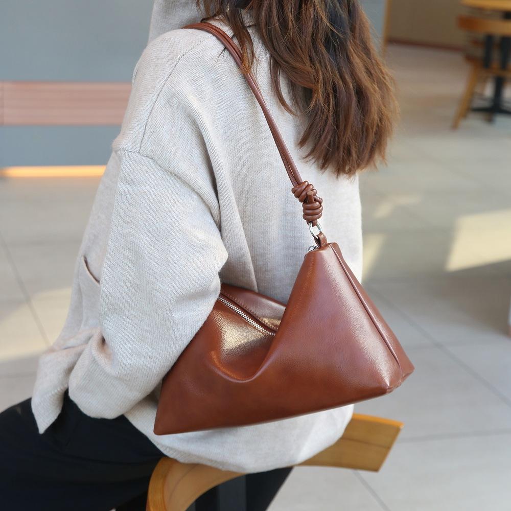 Genuine Leather Underarm Bag Fashionable Single-shoulder Crossbody Bag One Size кавовий
Genuine Leather Underarm Bag Fashionable Single-shoulder Crossbody Bag One Size кавовий