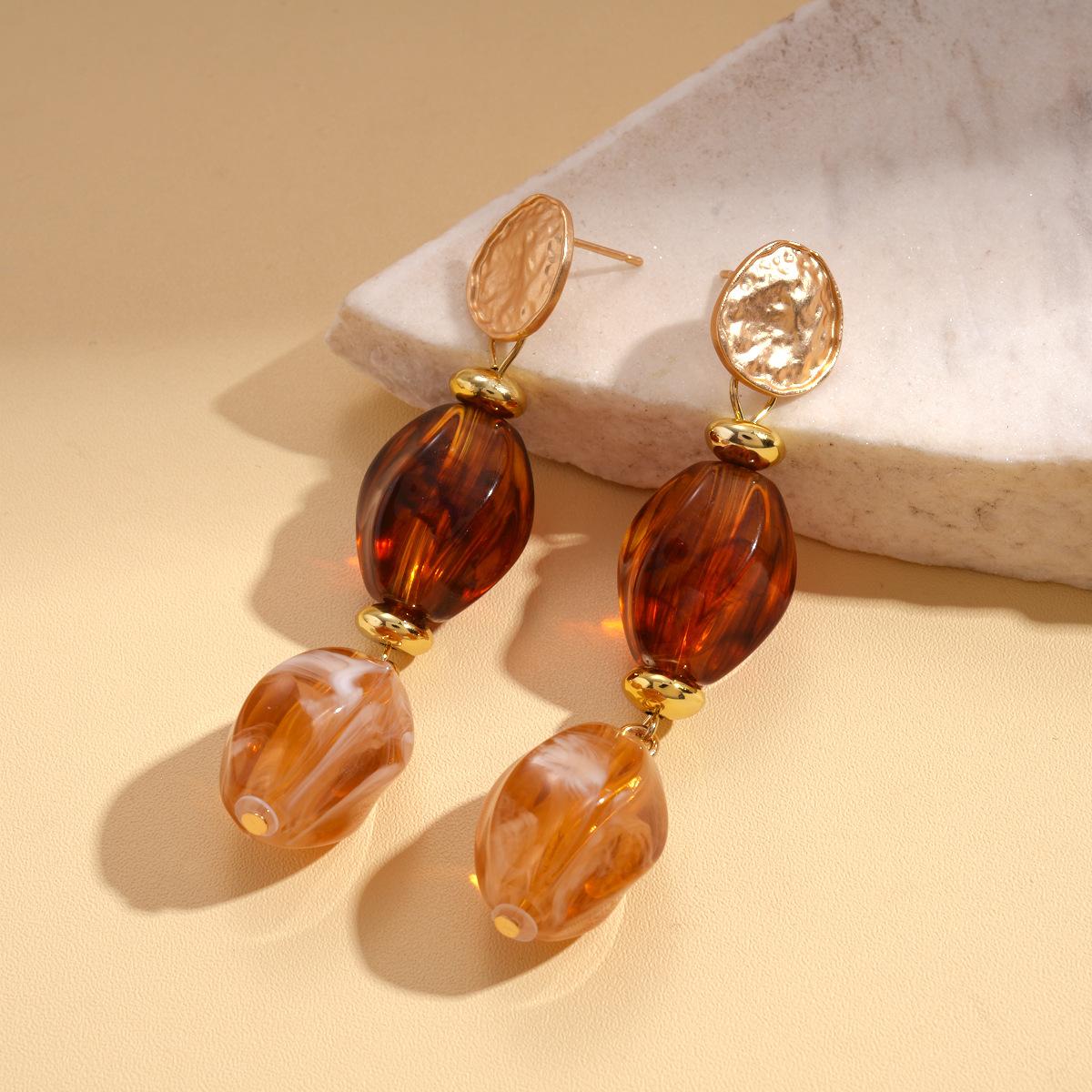 Acrylic oval beaded sweater chain autumn and winter Maillard niche necklace
Acrylic oval beaded sweater chain autumn and winter Maillard niche necklace