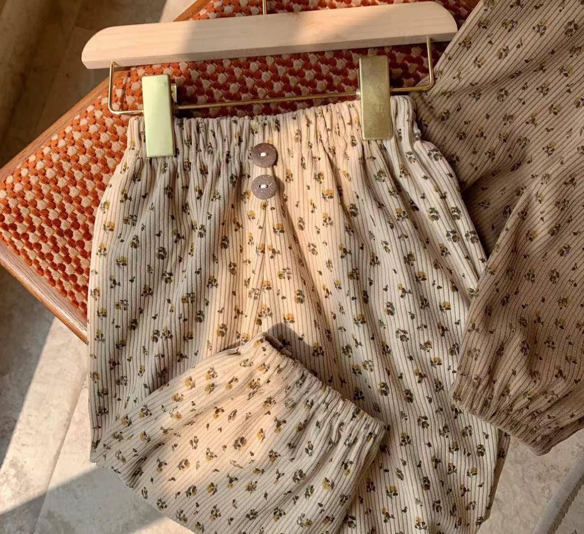 Детские корейские брюки-фонарики, детские брюки в весенне-осеннем стиле, повседневные брюки для девочек 90
Детские корейские брюки-фонарики, детские брюки в весенне-осеннем стиле, повседневные брюки для девочек 90