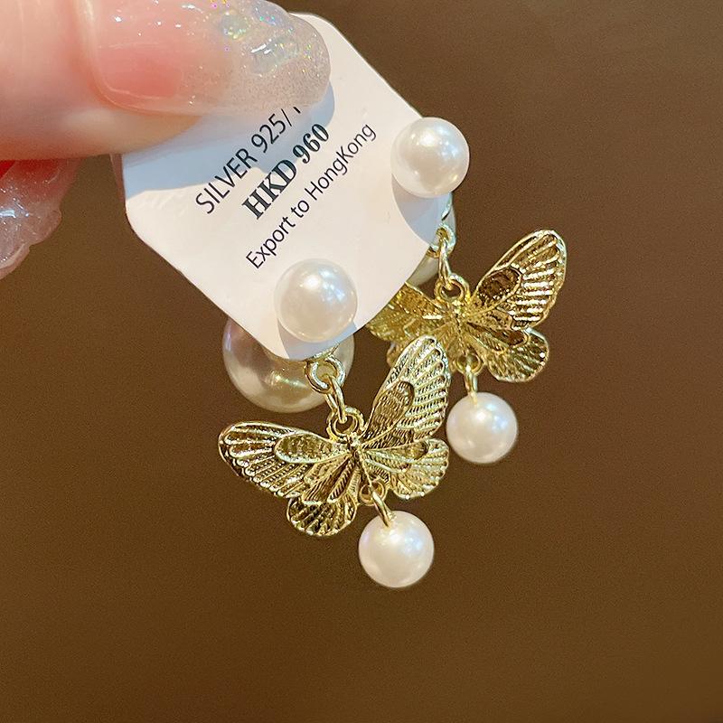 Silver Needle Fashion Butterfly Pearl Stud Earrings Niche Light Luxury Versatile Earrings Personalized Commuter Advanced Earrings Women
Silver Needle Fashion Butterfly Pearl Stud Earrings Niche Light Luxury Versatile Earrings Personalized Commuter Advanced Earrings Women