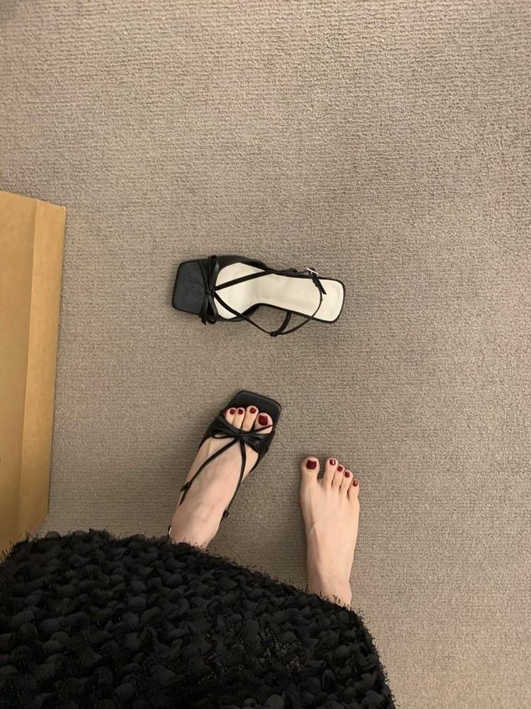 Французские красивые босоножки на высоком каблуке в горошек с бантом женские 2025 новые весенне-летние вечерние легкие сандалии с квадратным носком на тонком каблуке прохладные шлепанцы 35
Французские красивые босоножки на высоком каблуке в горошек с бантом женские 2025 новые весенне-летние вечерние легкие сандалии с квадратным носком на тонком каблуке прохладные шлепанцы 35