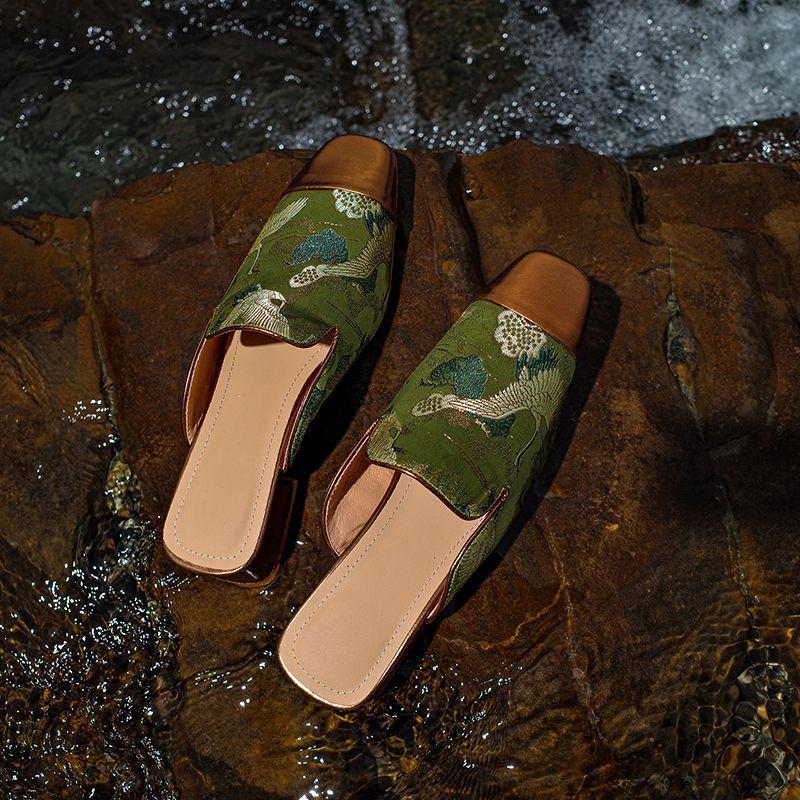 New Chinese style embroidered bag head half slippers women s summer wear French temperament satin muller cool slippers with skirt 35
New Chinese style embroidered bag head half slippers women s summer wear French temperament satin muller cool slippers with skirt 35