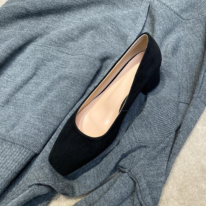 Универсальные простые туфли на толстом каблуке, женственные туфли с квадратным носком и средним каблуком, новинка 2025 года, легкие рабочие туфли для поездок на работу и обратно 40
Универсальные простые туфли на толстом каблуке, женственные туфли с квадратным носком и средним каблуком, новинка 2025 года, легкие рабочие туфли для поездок на работу и обратно 40