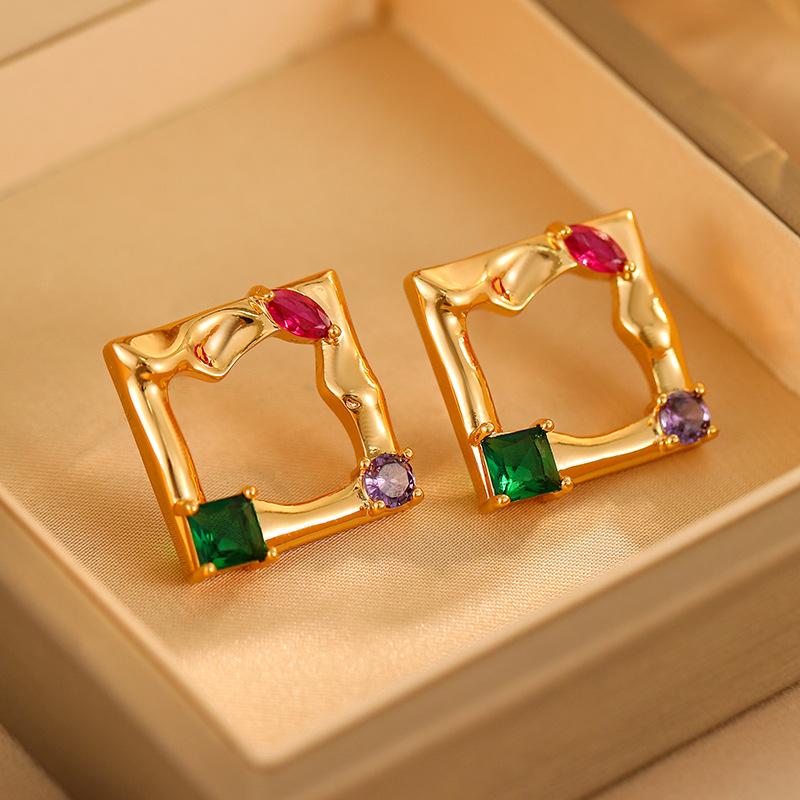 Дизайн Sense Niche Ретро Нерегулярная Текстура Фото Рамка Серьги Геометрические Модные Индивидуальные Цветные Цирконовые Серьги Женские 18K
Дизайн Sense Niche Ретро Нерегулярная Текстура Фото Рамка Серьги Геометрические Модные Индивидуальные Цветные Цирконовые Серьги Женские 18K