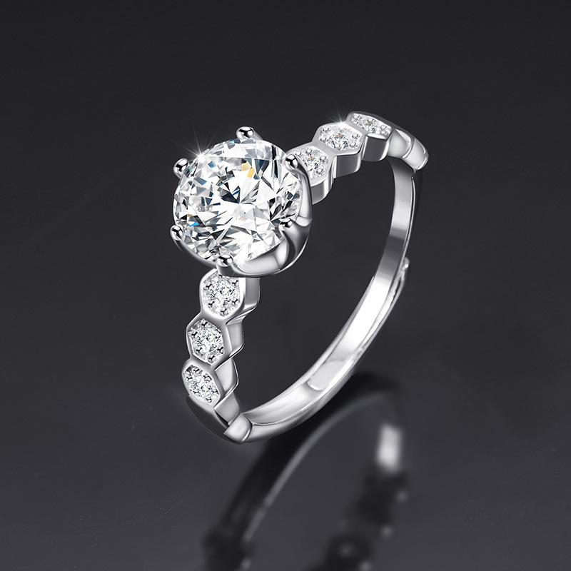Honeycomb Women s 925 Silver Moissanite Zircon Wedding Ring - 1 Carat Classic Light Luxury Design Adjustable
Honeycomb Women s 925 Silver Moissanite Zircon Wedding Ring - 1 Carat Classic Light Luxury Design Adjustable