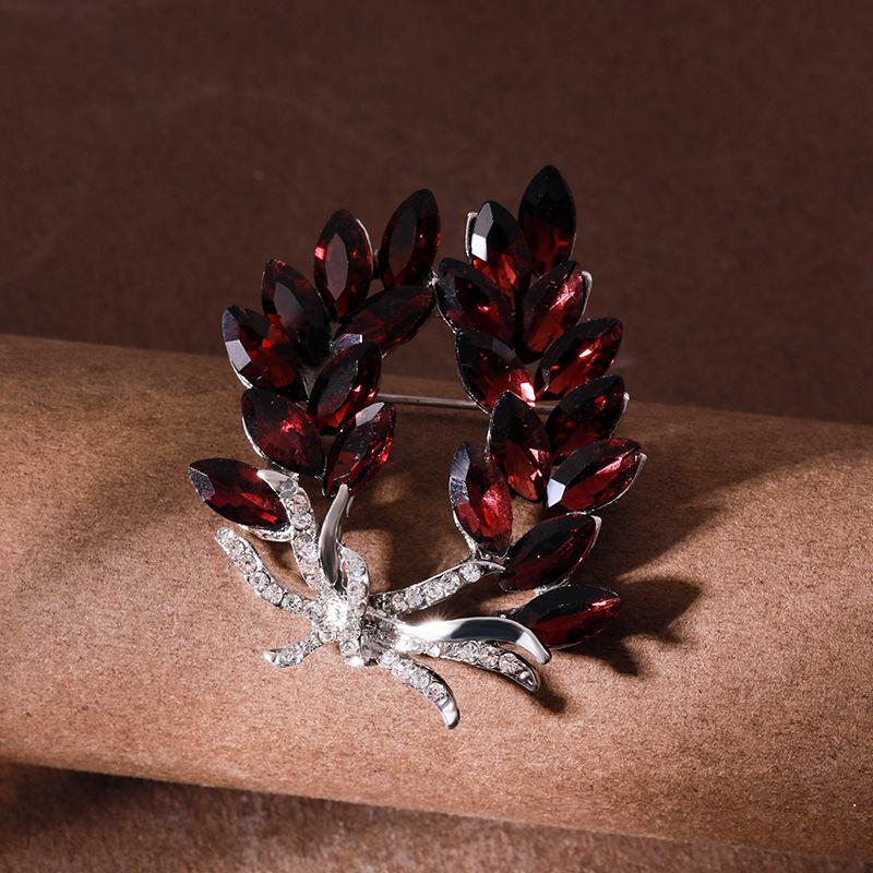 Luxury Elegant Full Crystal Wheat Brooches Badges For Women Lady Fashion Exquisite Shining Boutique Rhinestone Plant Pin Buckles червоний
Luxury Elegant Full Crystal Wheat Brooches Badges For Women Lady Fashion Exquisite Shining Boutique Rhinestone Plant Pin Buckles червоний