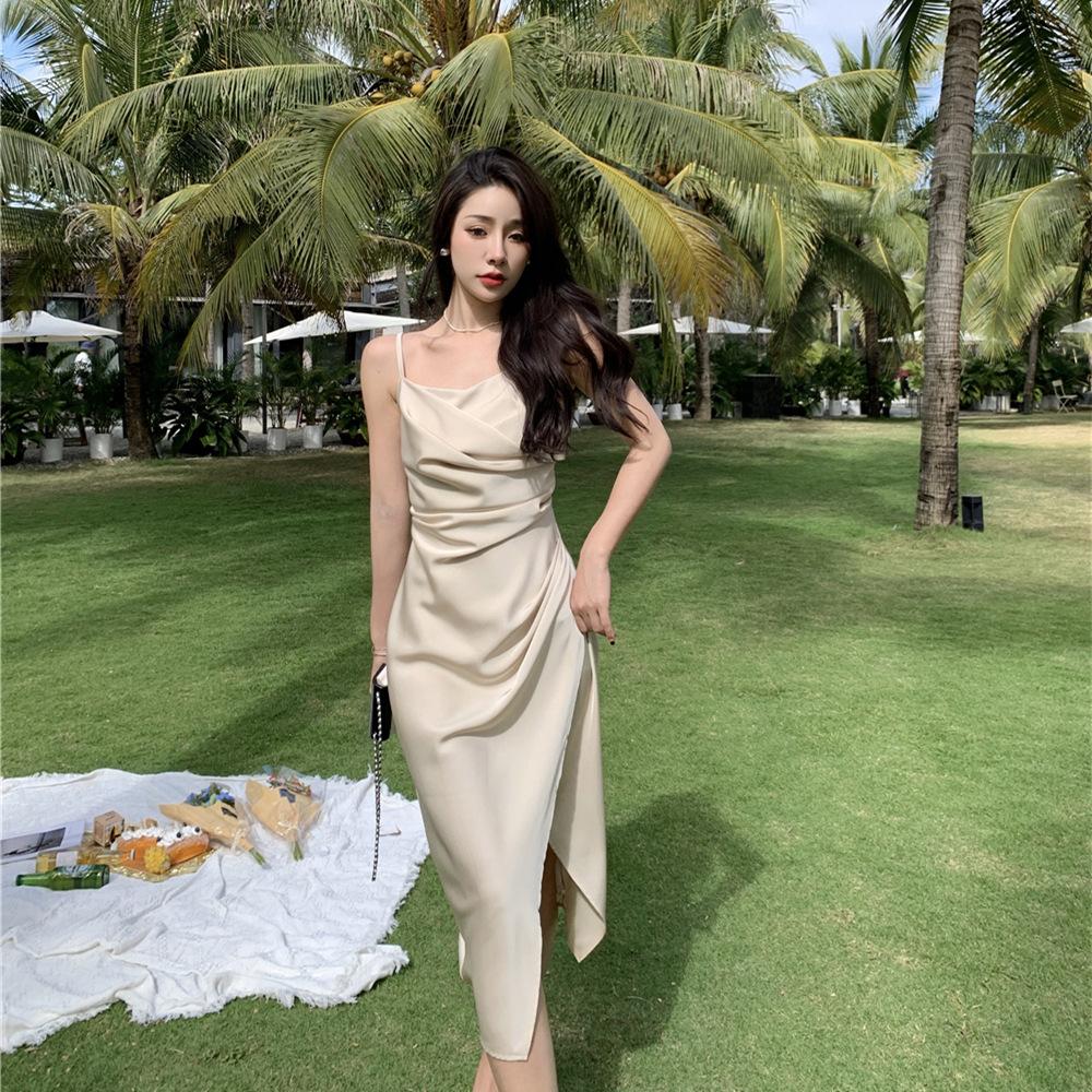 French blue suspender dress satin texture slim and thin temperament women s summer dress design sense niche long dress S
French blue suspender dress satin texture slim and thin temperament women s summer dress design sense niche long dress S