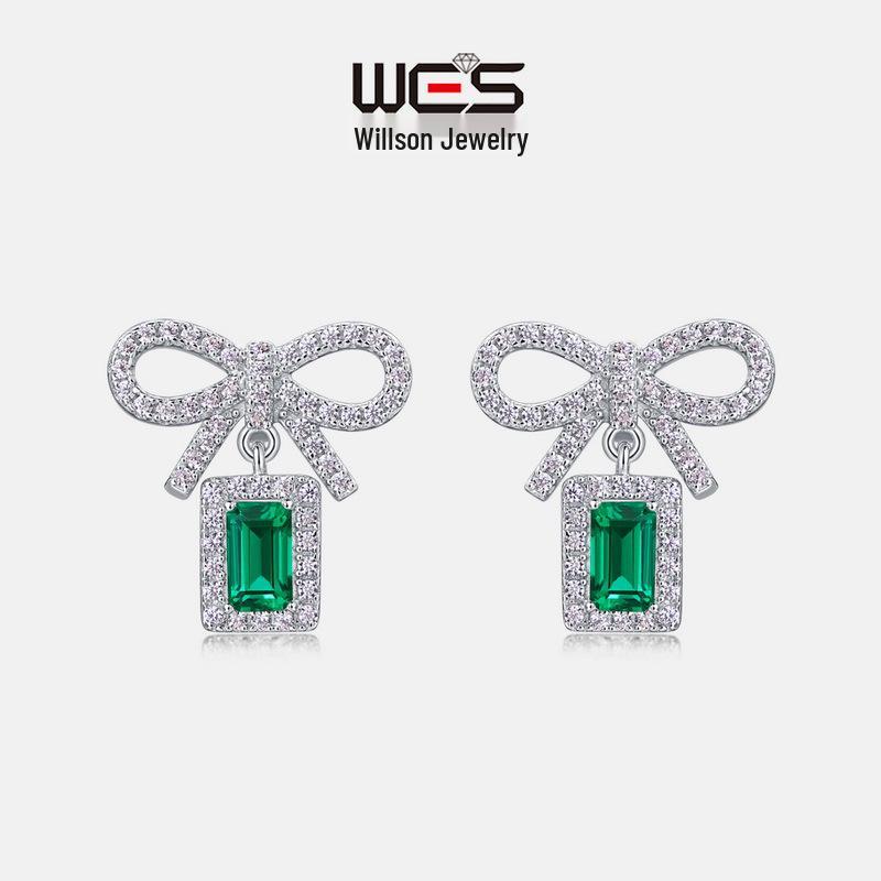Elegant 3D Bow Earrings: Women s S925 Silver with Lab-Grown Emerald – European & American Light Luxury Fashion. Silver
Elegant 3D Bow Earrings: Women s S925 Silver with Lab-Grown Emerald – European & American Light Luxury Fashion. Silver