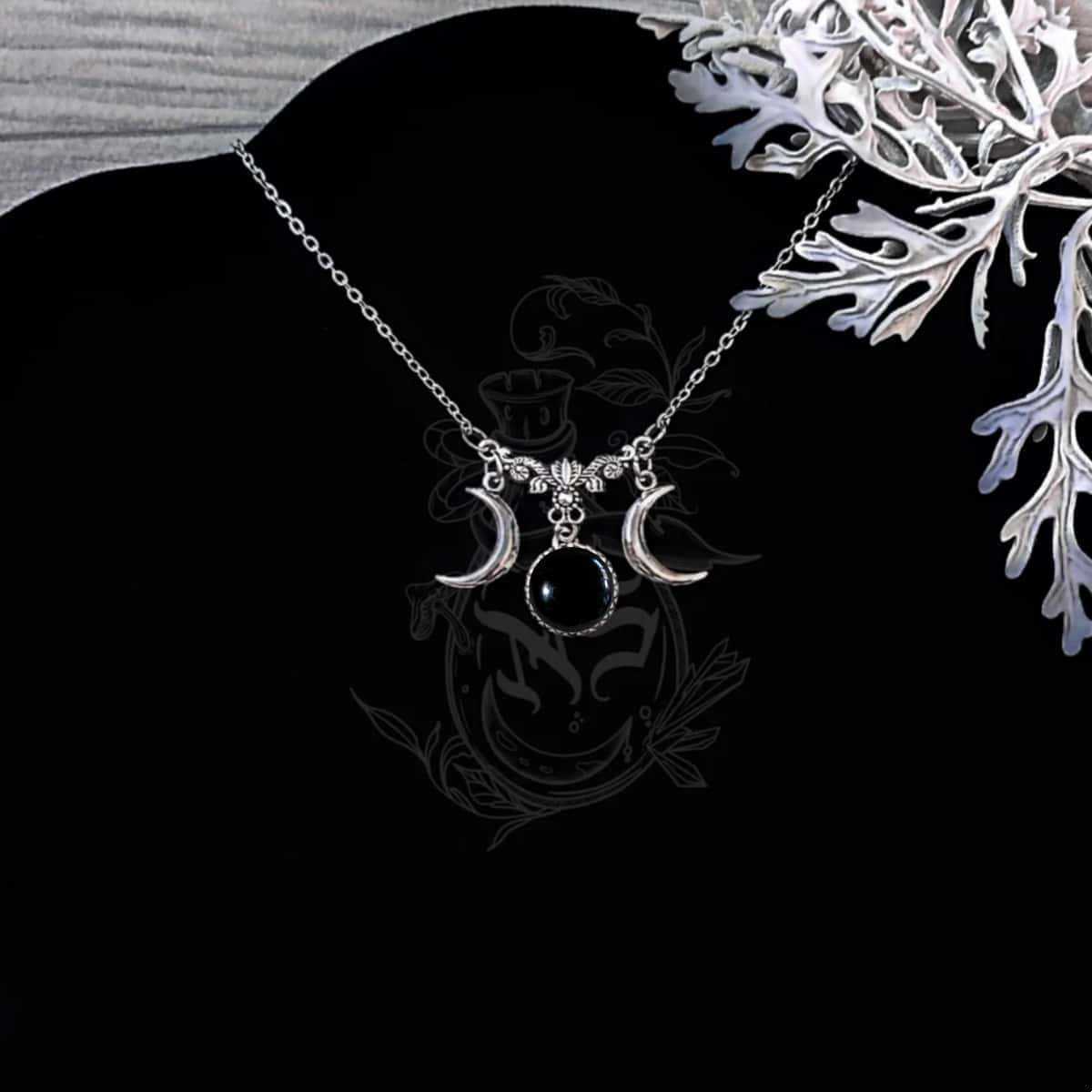 Gothic Triple Moon Goddess Symmetrical Crescent Moon Crystal Pendant Necklace for Women Halloween Bohemian Witch Pagan Jewelry чорний
Gothic Triple Moon Goddess Symmetrical Crescent Moon Crystal Pendant Necklace for Women Halloween Bohemian Witch Pagan Jewelry чорний