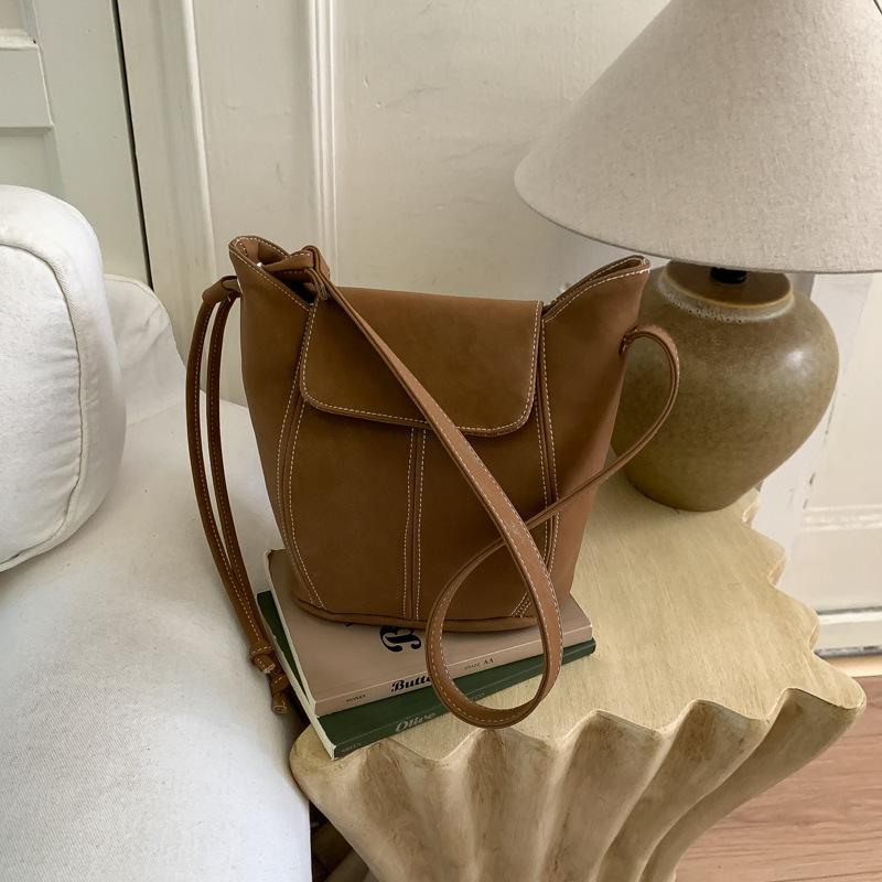 Vintage Brown Drawstring Bucket Bag Retro Soft Leather Shoulder Handbag for Women Daily Commute Fashi Purse
Vintage Brown Drawstring Bucket Bag Retro Soft Leather Shoulder Handbag for Women Daily Commute Fashi Purse