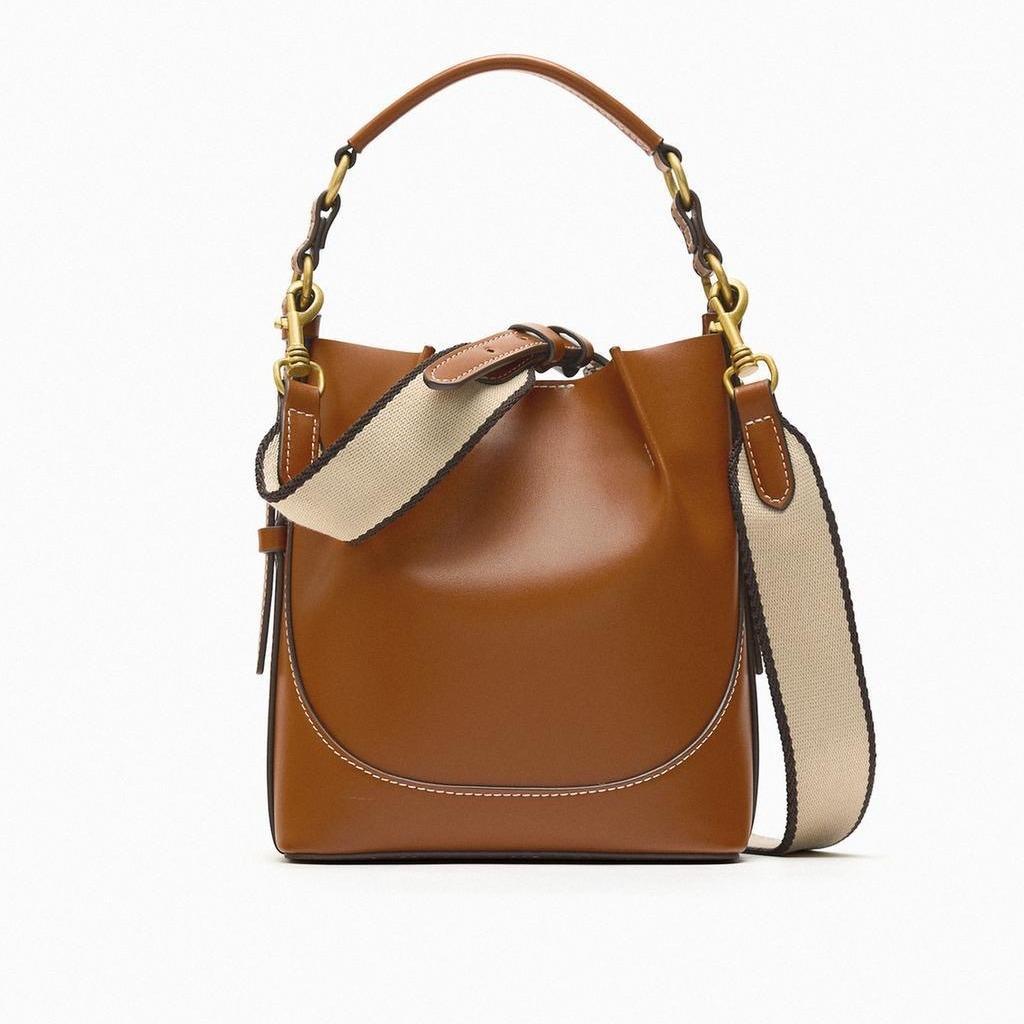 Fashion Wide Strap Bucket Bag Shoulder Bag Small Purses and Handbags Designer Bags for Women Crossbody Bags
Fashion Wide Strap Bucket Bag Shoulder Bag Small Purses and Handbags Designer Bags for Women Crossbody Bags