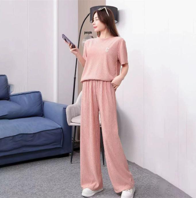 Жіночий весняно-літній вишитий комплект домашнього одягу з крижаного шовку Chiba: Повсякденний вільний костюм-двійка з довгими штанами. One Size (45-70 kg)
Жіночий весняно-літній вишитий комплект домашнього одягу з крижаного шовку Chiba: Повсякденний вільний костюм-двійка з довгими штанами. One Size (45-70 kg)