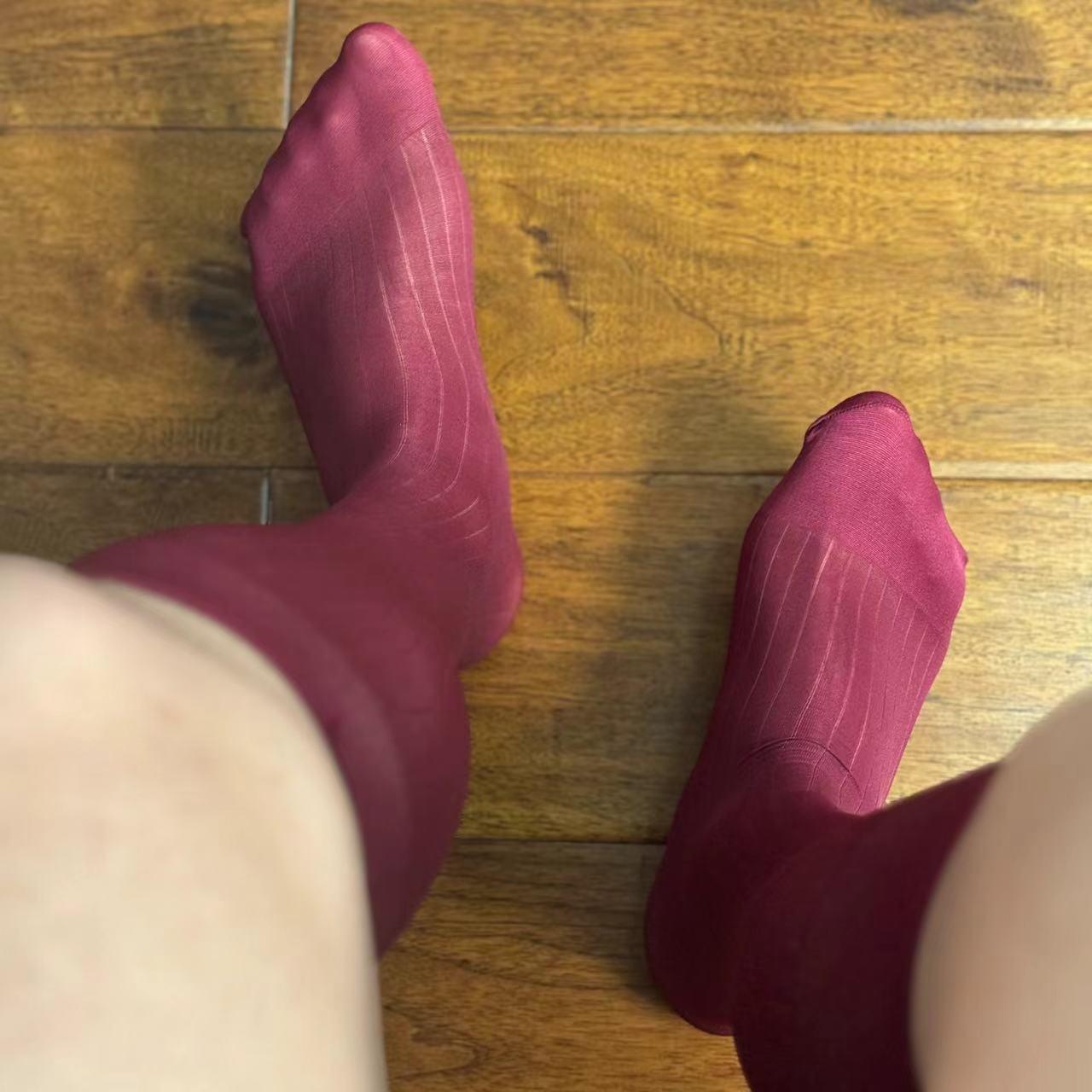 Zhou Men s Silk Nylon Stockings - Striped, Mid-Length, Business Formal Wear One Size + Regular Thickness + No Heel
Zhou Men s Silk Nylon Stockings - Striped, Mid-Length, Business Formal Wear One Size + Regular Thickness + No Heel