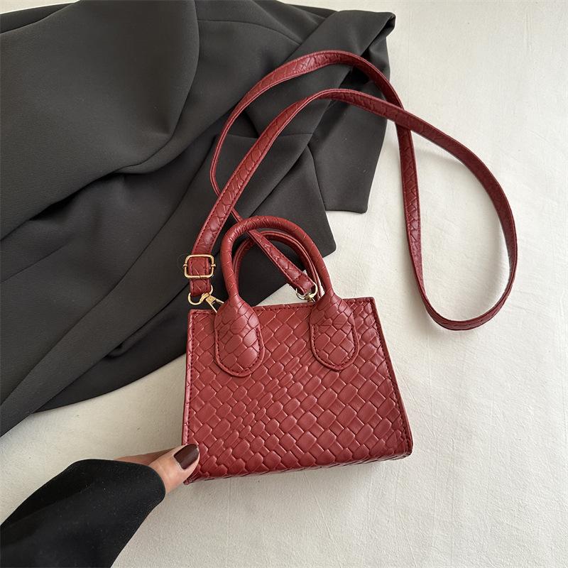 Однотонная простая и модная ромбовидная 2025 повседневная ретро летняя новая портативная маленькая квадратная сумка-мессенджер для женщин большой вместимости красный
Однотонная простая и модная ромбовидная 2025 повседневная ретро летняя новая портативная маленькая квадратная сумка-мессенджер для женщин большой вместимости красный