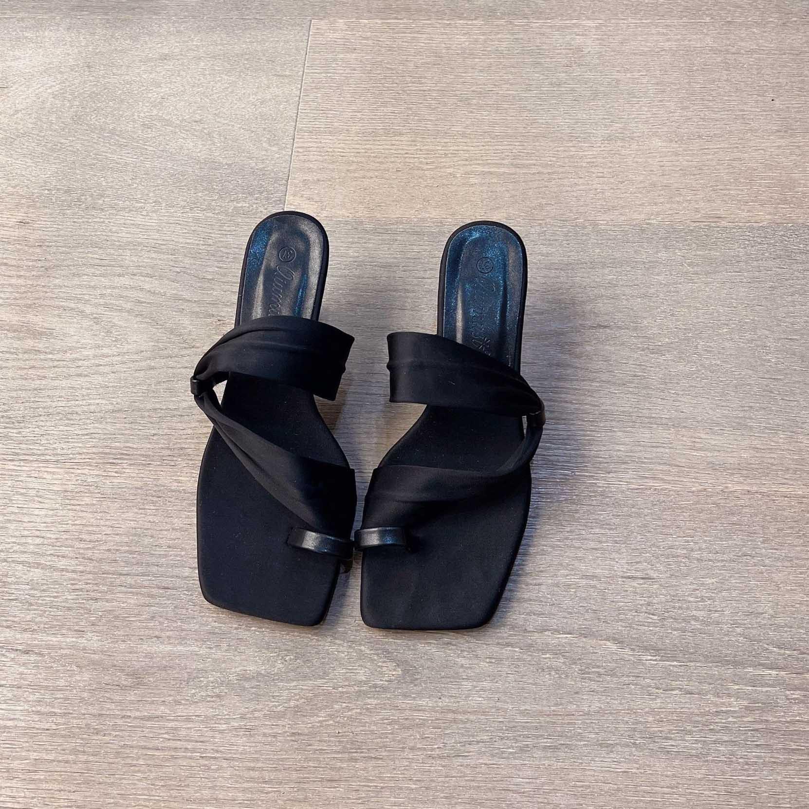 Women s summer high-end sense of outer slippers autumn new open-toed high-heeled square-toed thin-heeled sandals 35 чорний
Women s summer high-end sense of outer slippers autumn new open-toed high-heeled square-toed thin-heeled sandals 35 чорний