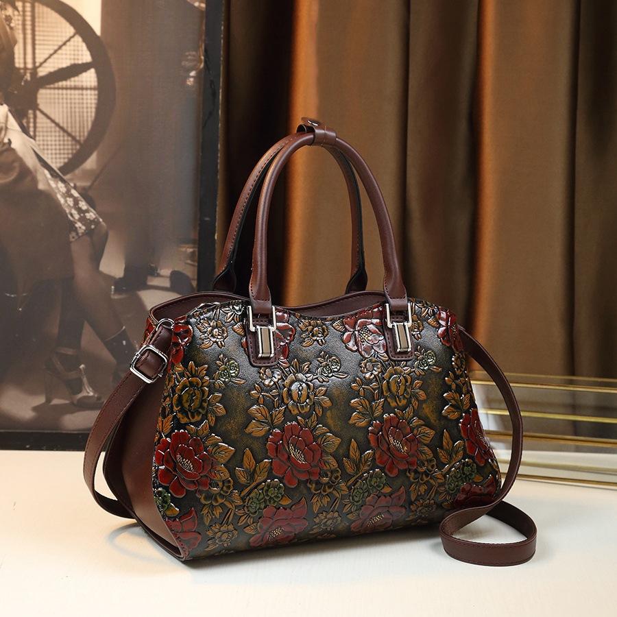 Chinese Classical Engraved Series Light Luxury Women S Handbag Large Capacity Fashion High Sense Shoulder Messenger Bag
Chinese Classical Engraved Series Light Luxury Women S Handbag Large Capacity Fashion High Sense Shoulder Messenger Bag