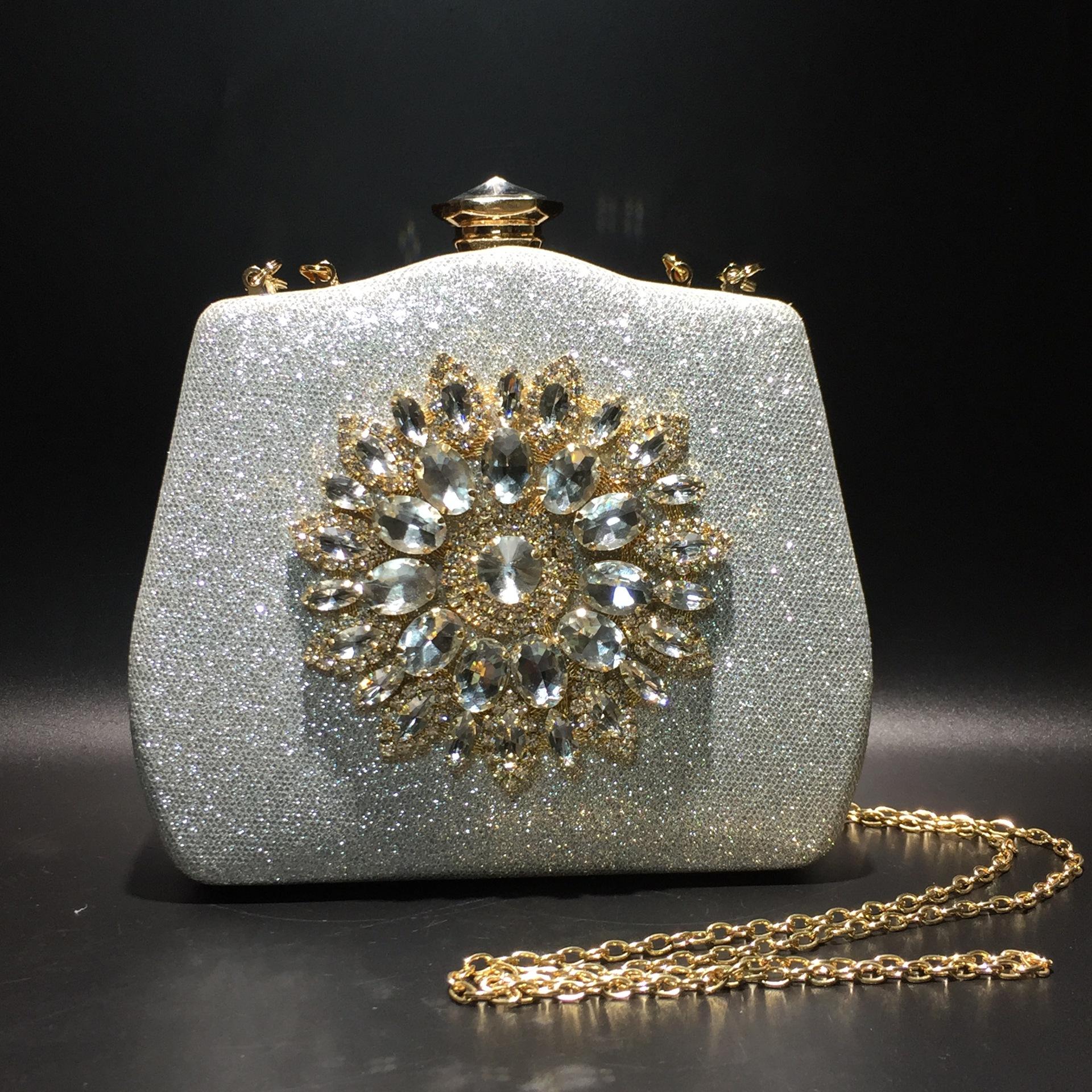 Diamond studded banquet bag, sunflower jewelry banquet bag, bride handbag, PU leather chain women s bag, small square bag
Diamond studded banquet bag, sunflower jewelry banquet bag, bride handbag, PU leather chain women s bag, small square bag