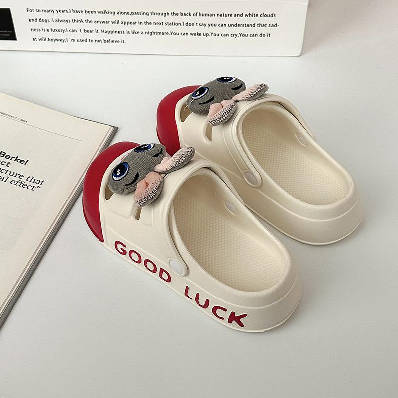 Fashion hole shoes cute bag head slippers women wear summer new platform sandals 40-41 бежевый
Fashion hole shoes cute bag head slippers women wear summer new platform sandals 40-41 бежевый