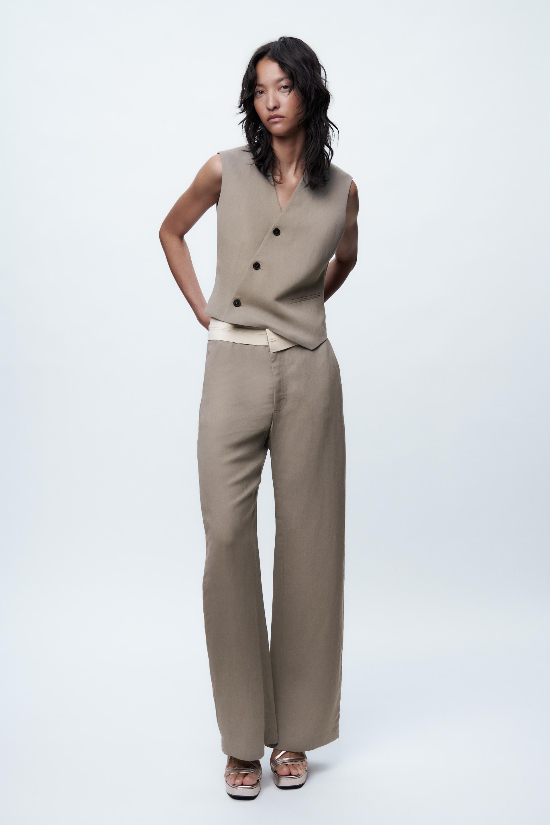 Брюки с контрастным поясом – лимитированная серия.
Брюки с контрастным поясом – лимитированная серия.