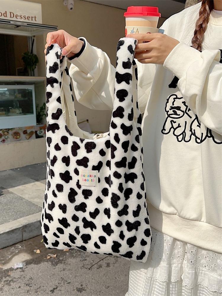 Cute plush cow pattern bag autumn and winter large-capacity canvas vest bag women s class winter handbag
Cute plush cow pattern bag autumn and winter large-capacity canvas vest bag women s class winter handbag