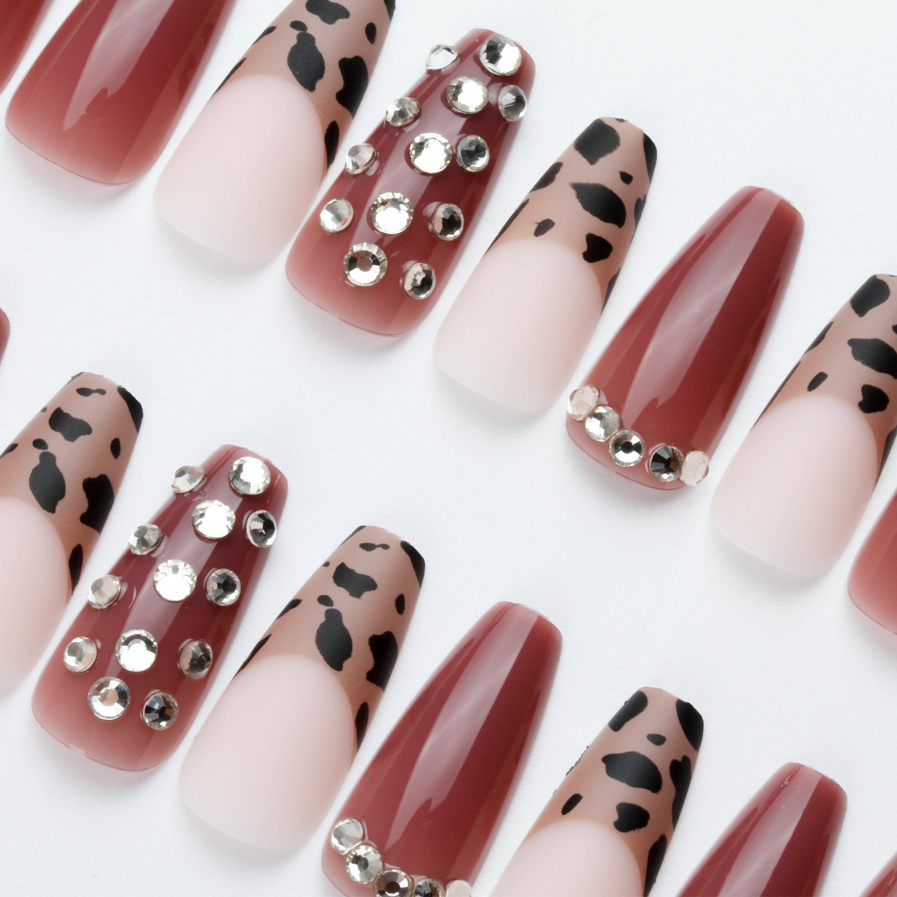 30 finished product wearable nails INS style European and American personality style medium length nail patches
30 finished product wearable nails INS style European and American personality style medium length nail patches