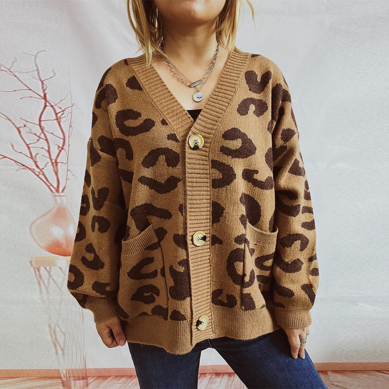 Autumn and winter new loose casual leopard print single breasted long sleeved V-neck knitted sweater jacket 3539 S хаки
Autumn and winter new loose casual leopard print single breasted long sleeved V-neck knitted sweater jacket 3539 S хаки