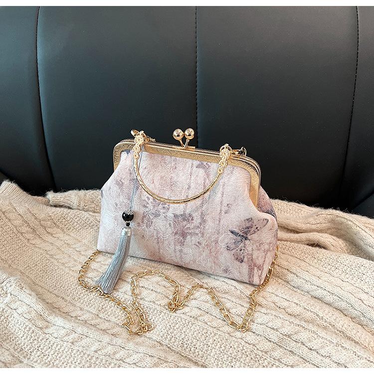 Винтажная вечерняя сумочка для женщин с замком-поцелуем, клатч с верхней ручкой, наплечный кошелек с цепочкой, маленькая сумочка через плечо с кисточкой, вечерняя сумочка для свадьбы, выпускного вечера розовый
Винтажная вечерняя сумочка для женщин с замком-поцелуем, клатч с верхней ручкой, наплечный кошелек с цепочкой, маленькая сумочка через плечо с кисточкой, вечерняя сумочка для свадьбы, выпускного вечера розовый