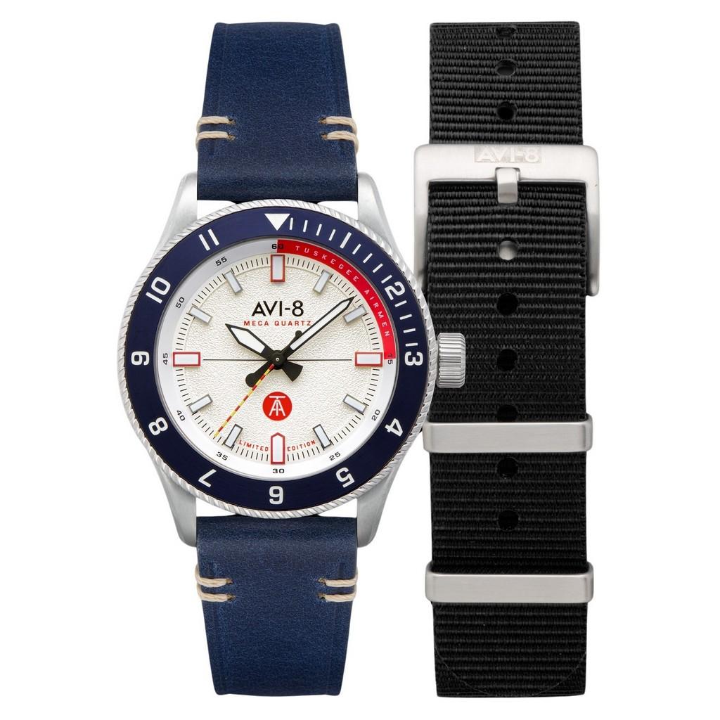 AVI-8 Flyboy Tuskegee Airmen Meca-Quartz Limited Edition Torretto с серебряным циферблатом AV-4103-03 Мужские часы с дополнительным ремешком
AVI-8 Flyboy Tuskegee Airmen Meca-Quartz Limited Edition Torretto с серебряным циферблатом AV-4103-03 Мужские часы с дополнительным ремешком