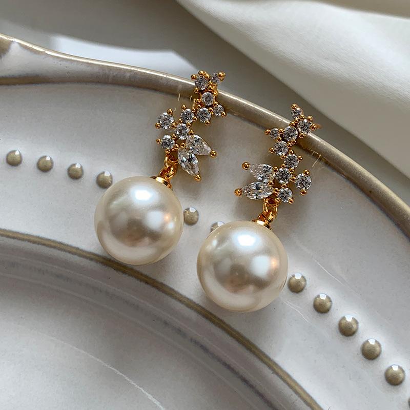 Home Australia White Pearl Stud Earrings Women s High-end Light Luxury Temperament Snowflake Zircon Pendant Earrings Thousand Gold Atmosphere Earrings
Home Australia White Pearl Stud Earrings Women s High-end Light Luxury Temperament Snowflake Zircon Pendant Earrings Thousand Gold Atmosphere Earrings