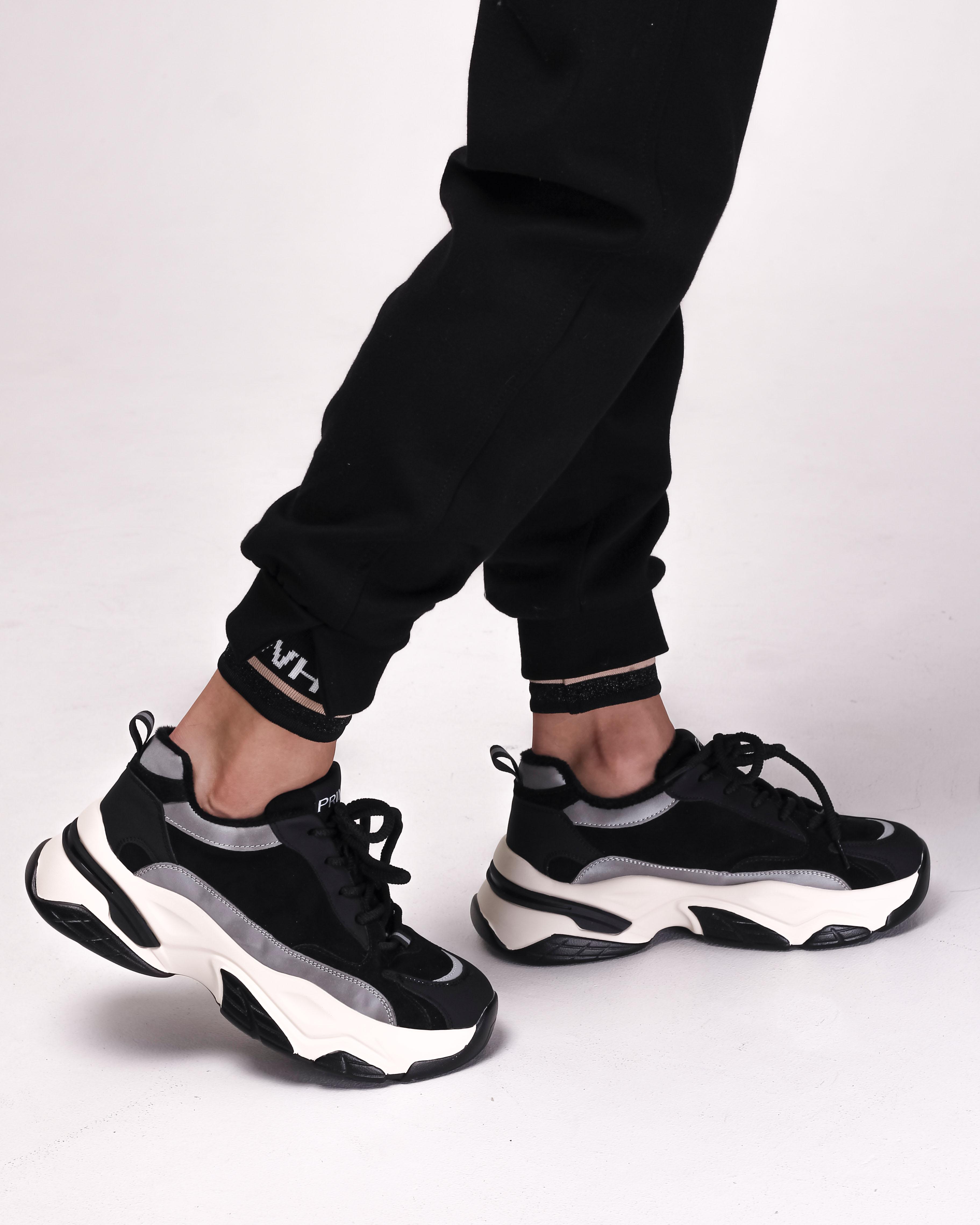 Кросівки Prima d Arte 6265 36 чорна замша шкіра 36 чорний
Кросівки Prima d Arte 6265 36 чорна замша шкіра 36 чорний