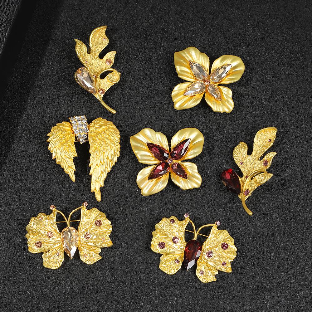 Classic Crystal Butterfly Flower Badges For Women Men Fashion Vintage Gold Color Pins Party Banquet Brooches Accessories
Classic Crystal Butterfly Flower Badges For Women Men Fashion Vintage Gold Color Pins Party Banquet Brooches Accessories