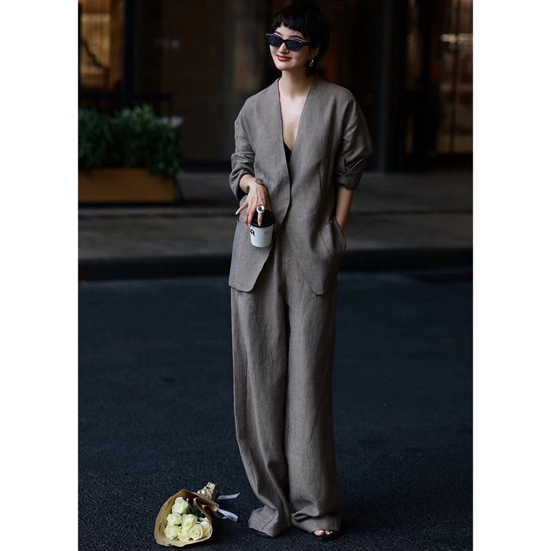 2024 Early Autumn New Arrival French Style Casual Drop Shoulder V-neck Suit Loose Pants High Count Linen Fabric Suit Elegant Tide Gray S
2024 Early Autumn New Arrival French Style Casual Drop Shoulder V-neck Suit Loose Pants High Count Linen Fabric Suit Elegant Tide Gray S