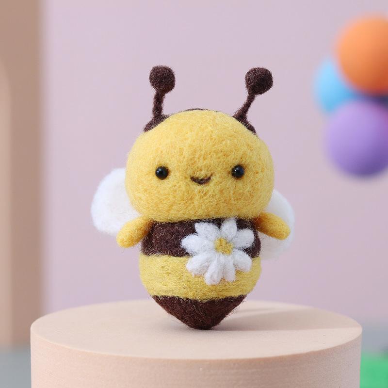 New Poke Wool Felt Handmade DIY Doll Cartoon Cute Flower Bee Material Kit Children Plush Toys Birthday Gifts
New Poke Wool Felt Handmade DIY Doll Cartoon Cute Flower Bee Material Kit Children Plush Toys Birthday Gifts