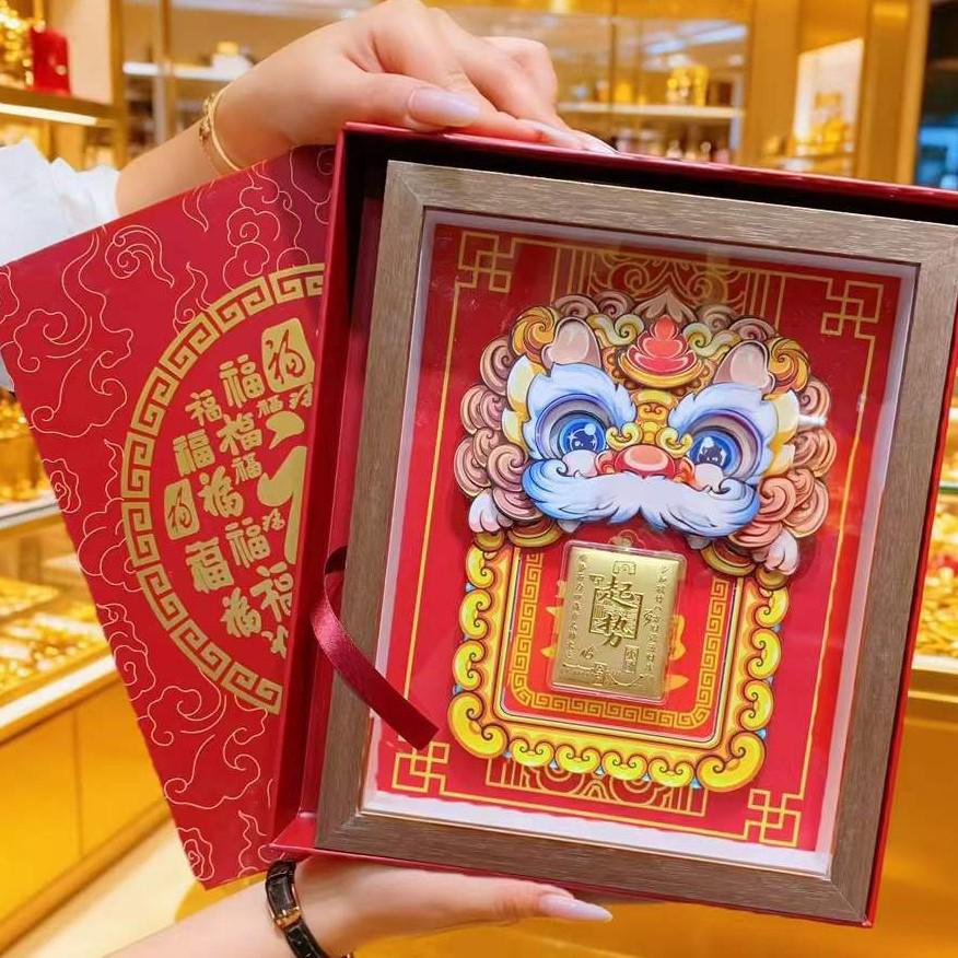 Pure Gold 999 Year of the Horse Ornaments: Waking Lion for Wealth, Prosperity, and Peace - Ideal Golden Display Stand Business Gift
Pure Gold 999 Year of the Horse Ornaments: Waking Lion for Wealth, Prosperity, and Peace - Ideal Golden Display Stand Business Gift