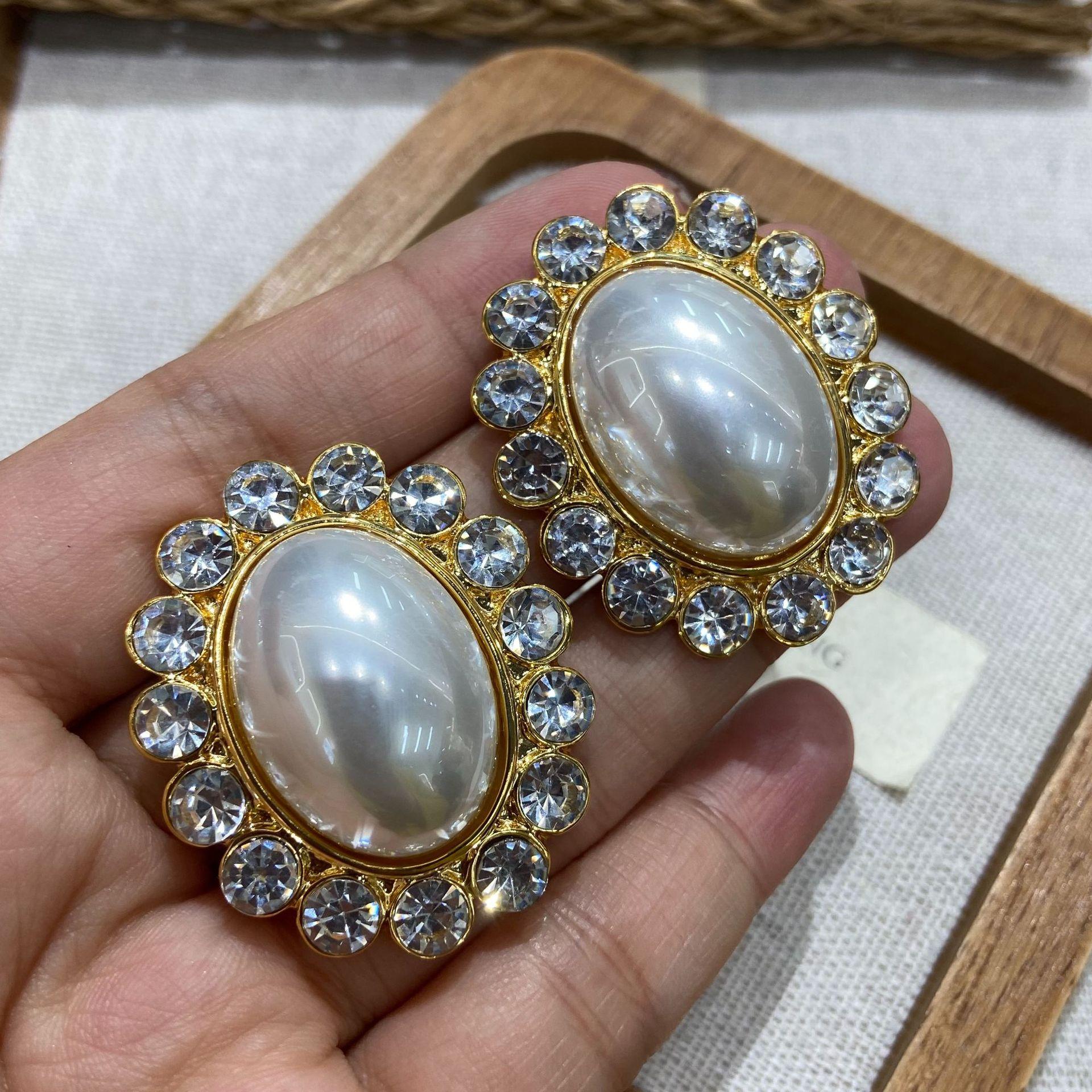 Diamond-Set Oval Stud Earrings French Elegant Small Fragrant Temperament Earrings Fashionable Versatile High-End Earrings
Diamond-Set Oval Stud Earrings French Elegant Small Fragrant Temperament Earrings Fashionable Versatile High-End Earrings