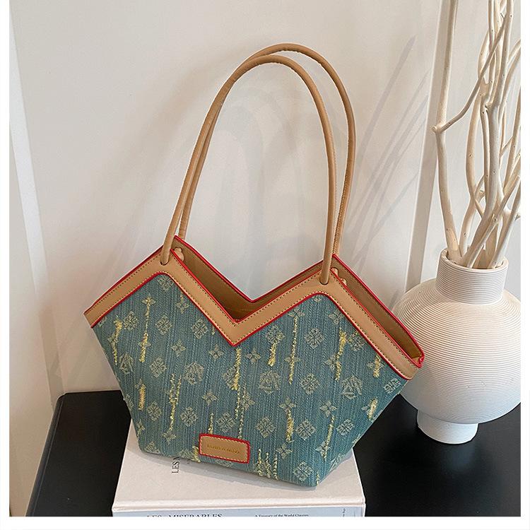 Denim bag women s large-capacity new summer versatile casual messenger bag shoulder commuter tote bag
Denim bag women s large-capacity new summer versatile casual messenger bag shoulder commuter tote bag