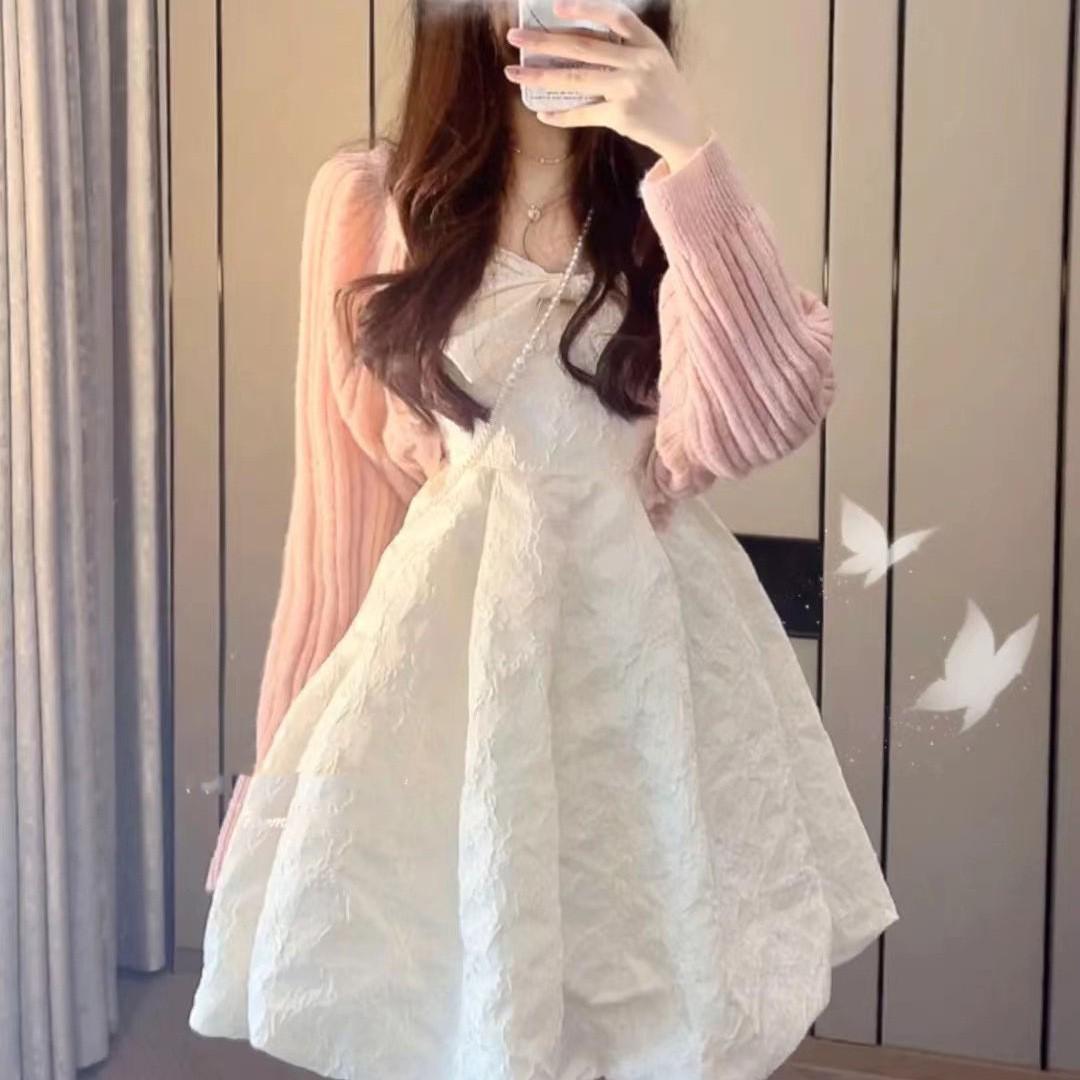 Элегантное белое платье с жемчужными подвязками: Платье-принцесса с вырезом в форме сердца во французском стиле M
Элегантное белое платье с жемчужными подвязками: Платье-принцесса с вырезом в форме сердца во французском стиле M