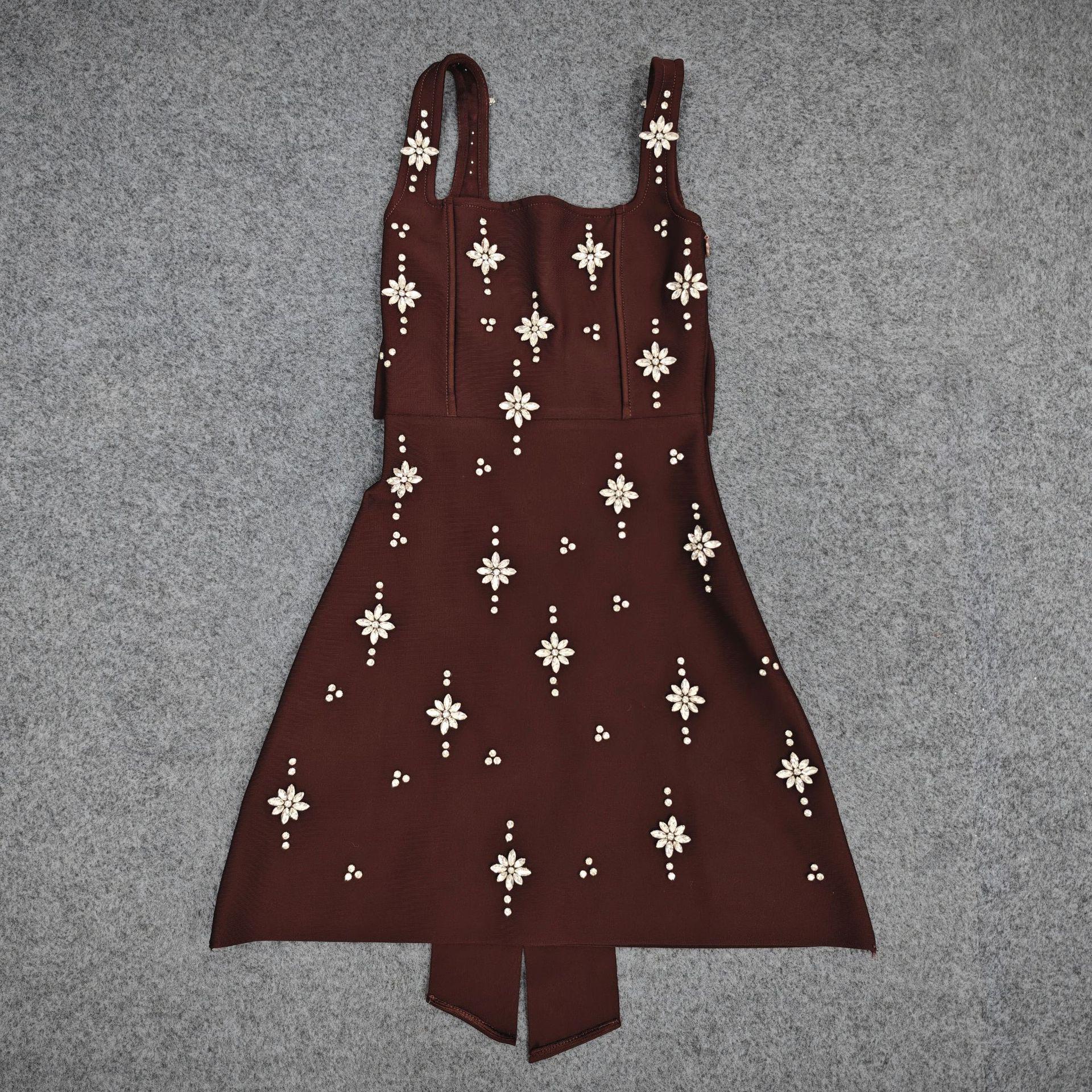 Socialite Luxury Diamond-Studded Square Neck Waist-Hugging Backless Bow Dress 2025 XL кофейный
Socialite Luxury Diamond-Studded Square Neck Waist-Hugging Backless Bow Dress 2025 XL кофейный