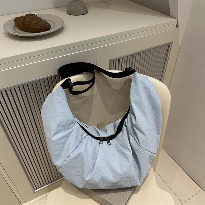 Stylish Unisex Nyl Crossbody Shoulder Bag with Ruched Design Half Mo Shape Large Capacity Daily Commute Underarm Bag синій
Stylish Unisex Nyl Crossbody Shoulder Bag with Ruched Design Half Mo Shape Large Capacity Daily Commute Underarm Bag синій