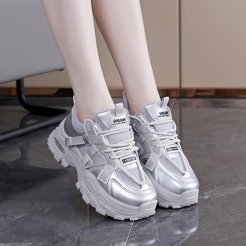 Dad shoes new spring and autumn niche thick soles increase height and show thinness sports casual shoes AKMZ 40 срібло сірий колір
Dad shoes new spring and autumn niche thick soles increase height and show thinness sports casual shoes AKMZ 40 срібло сірий колір