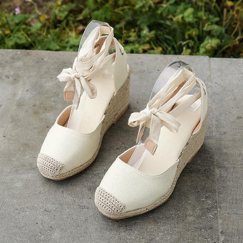 Летние модные туфли на танкетке, туфли с ремешками спереди и сзади, накладки на пальцы ног и модные сандалии 40 бежевый
Летние модные туфли на танкетке, туфли с ремешками спереди и сзади, накладки на пальцы ног и модные сандалии 40 бежевый