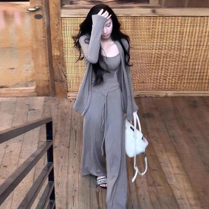 Women s Korean-Style Three-Piece Suit: New Autumn Collection, Clean & Relaxed Feel, Includes Top and Pants. Large
Women s Korean-Style Three-Piece Suit: New Autumn Collection, Clean & Relaxed Feel, Includes Top and Pants. Large
