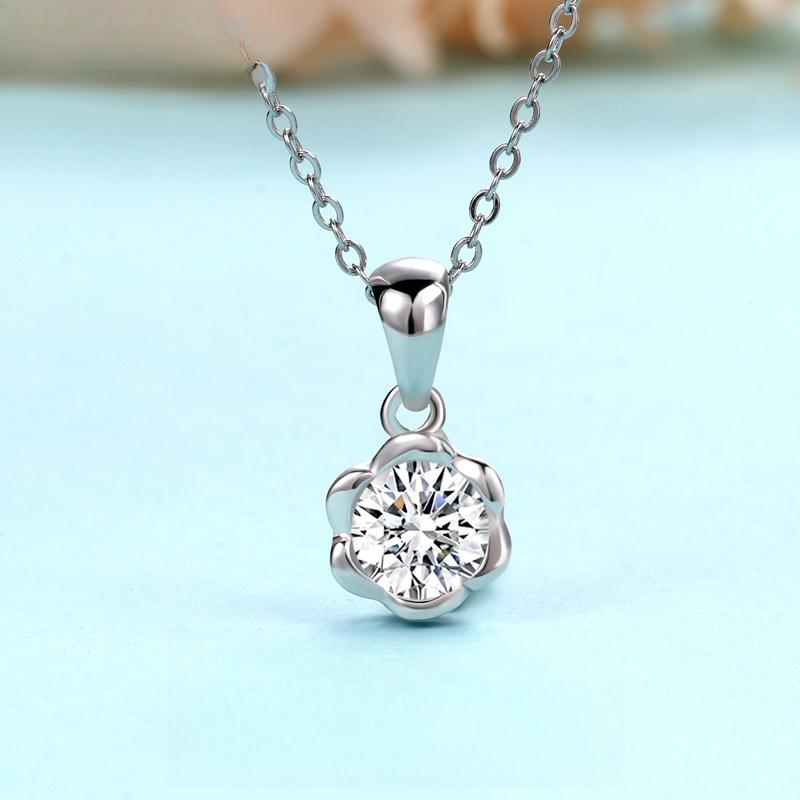 Flower diamond pendant Korean version temperament niche design sense fashion necklace female ins style
Flower diamond pendant Korean version temperament niche design sense fashion necklace female ins style
