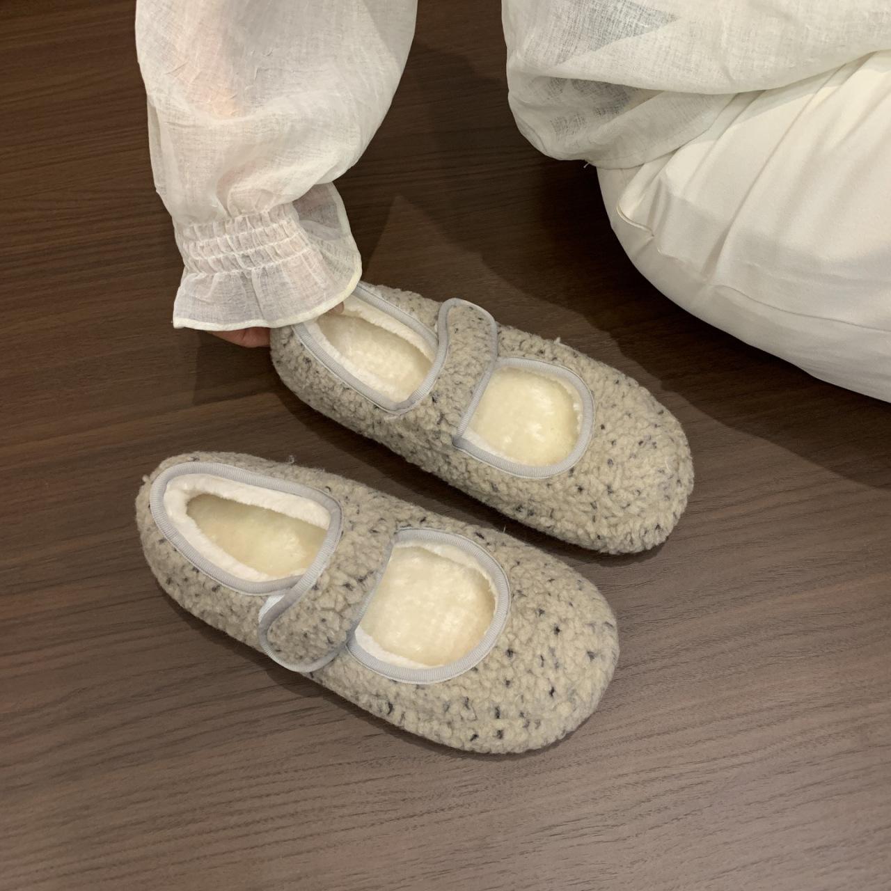 Белые туфли из овечьей шерсти в горошек для женской верхней одежды 2025 зима верхняя одежда новые бархатные туфли Мэри Джейн на плоской подошве из хлопка 40 серый
Белые туфли из овечьей шерсти в горошек для женской верхней одежды 2025 зима верхняя одежда новые бархатные туфли Мэри Джейн на плоской подошве из хлопка 40 серый